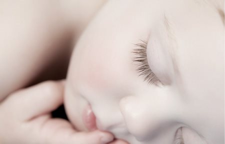 Beba koja spava