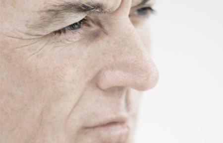 Krupni plan starijeg muškog lica