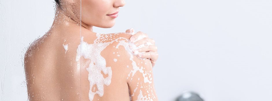 Čišćenje kože sa Eucerin Atopicontrol uljem za kupanje