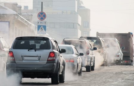 Automobili u saobraćaju.